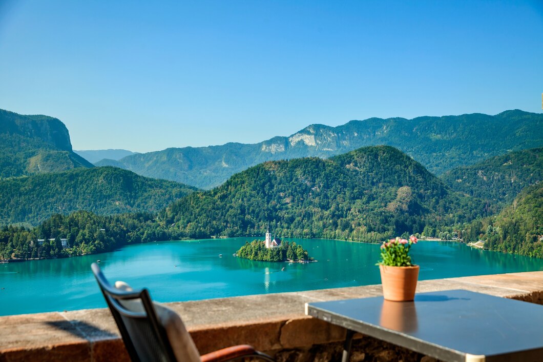 Jak spędzić idealny weekend w luksusowym domku z widokiem na jezioro?