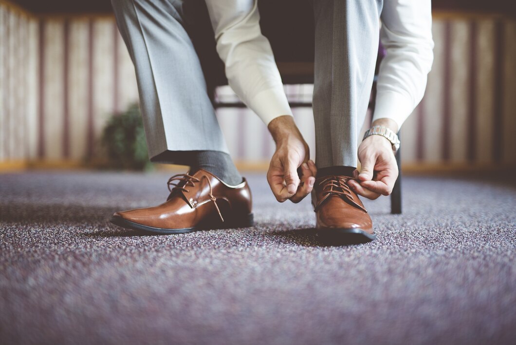 Jak dobierać obuwie do różnych stylizacji? Poradnik dla mężczyzn